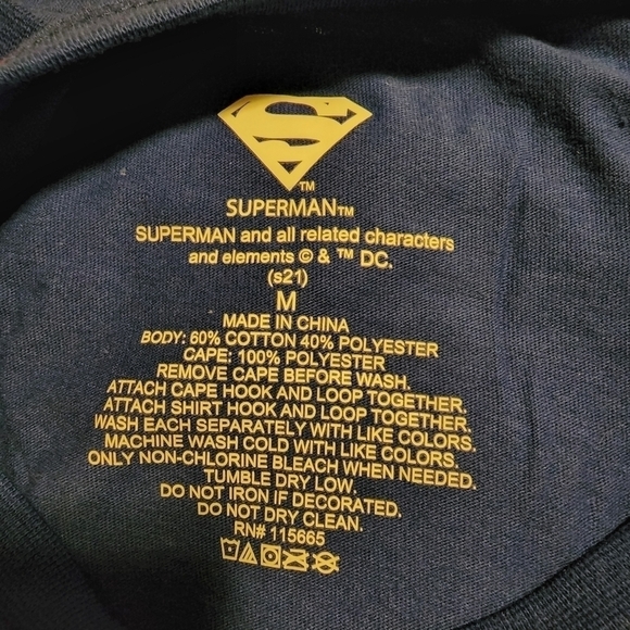 Superman Tee T-Shirt w/ Velcro Cape Glow In The Dark Halloween Costume Superhero - Picture 7 of 7